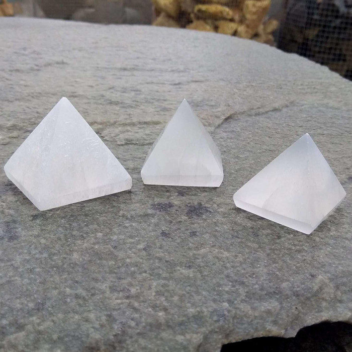 szelenit piramisok